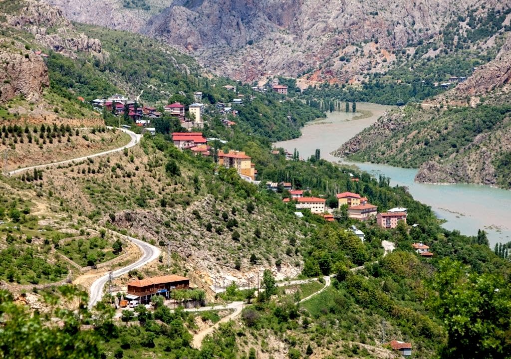 Doğu Anadolu'nun Saklı Hazineleri: Munzur, Kemaliye ve Divriği Gezi Rehberi