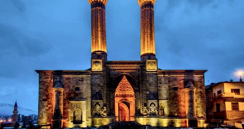 İstanbul Çıkışlı Turistik Doğu Ekspresi Kars Turu (Tren Gidiş - Uçak Dönüş)