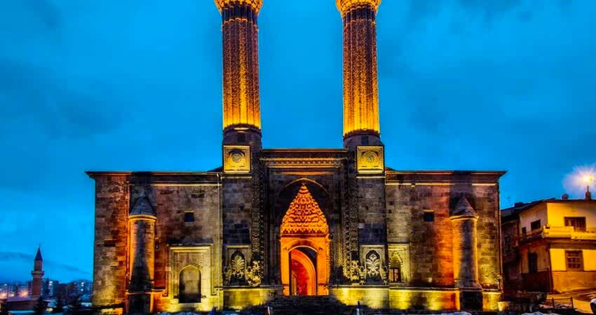 Ankara Çıkışlı Turistik Doğu Ekspresi ile Kars Turu (Tren Gidiş - Uçak Dönüş)