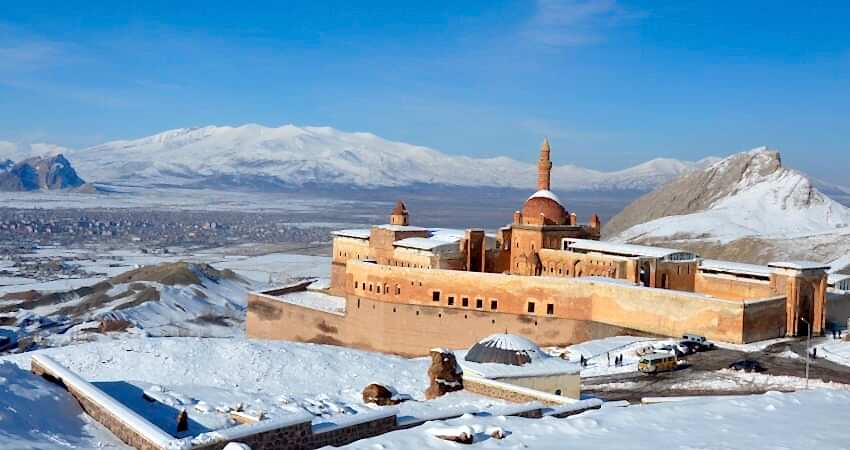 Ankara Çıkışlı Yataklı Tren İle Van Kars Erzurum Turu (Uçak Gidiş – Tren Dönüş)