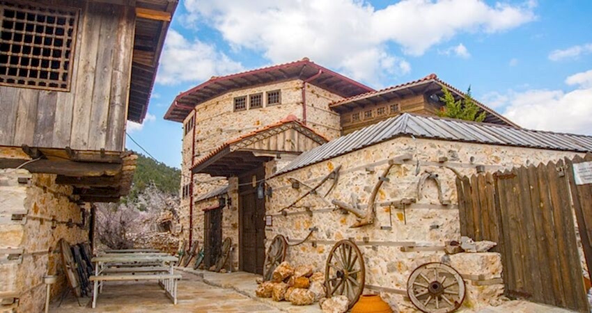 Beyşehir İbradı Ormana Düğmeli Evler Turu